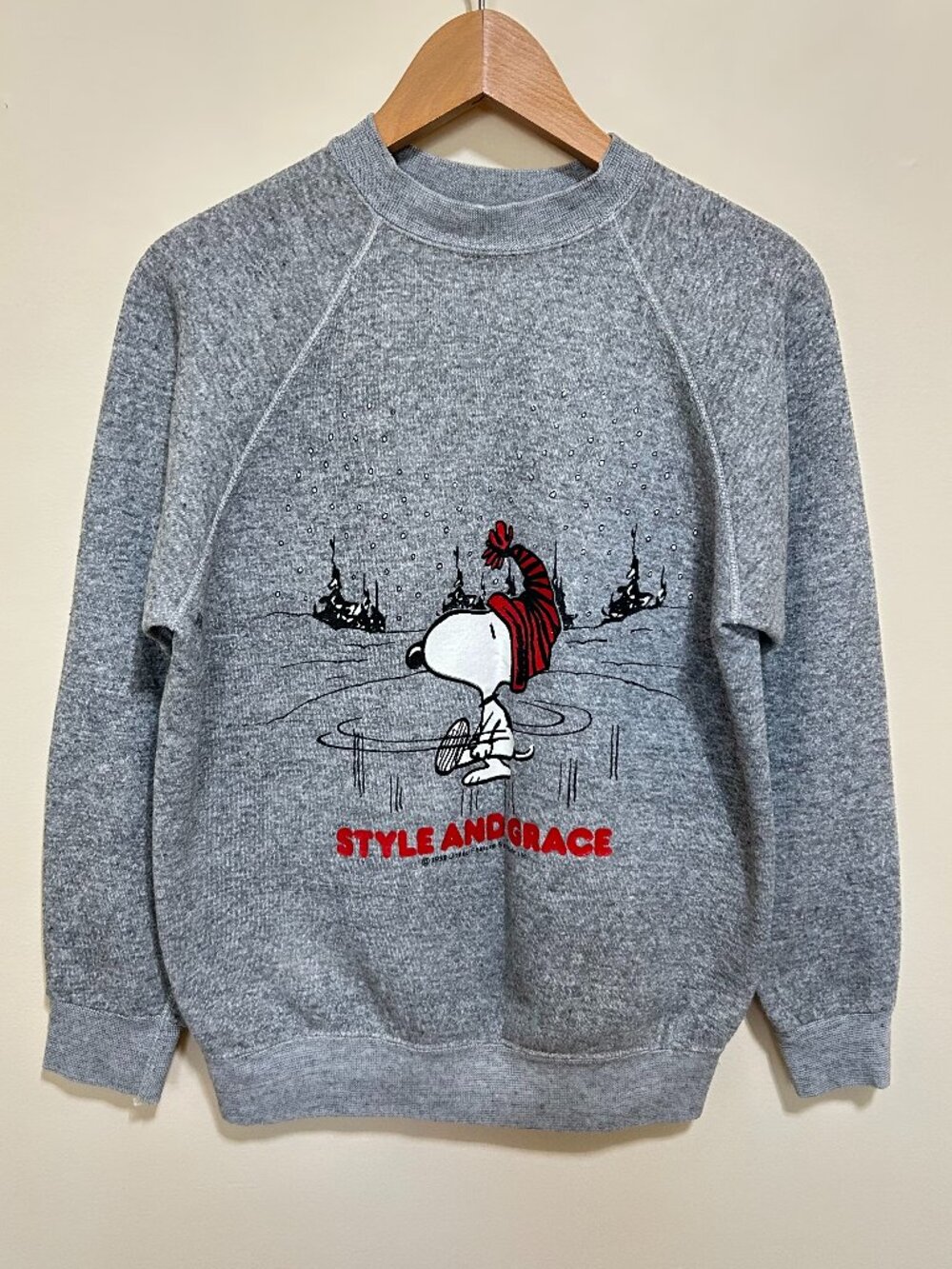Peanuts "Style and Grace" Crewneck Sweatshirt Heathered Gray Size M